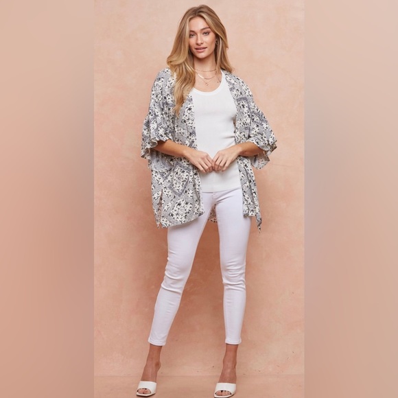 NWOT Doe & Rae Floral Kimono - Picture 4 of 9